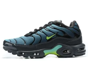 AIR MAX PLUS TN ‘IRIDESCENT’