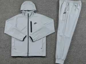 Conjunto Nike Sportswear Tech Fleece Cinza
